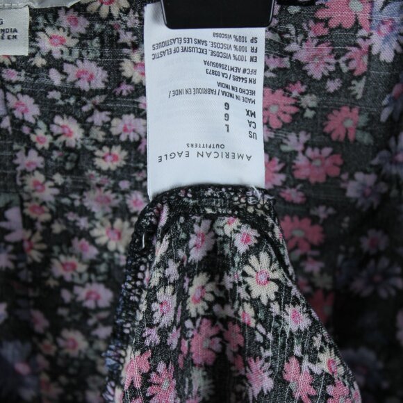 American Eagle, Women's L. V-Neck Blouse.  Black Background  with flowers - Picture 4 of 6